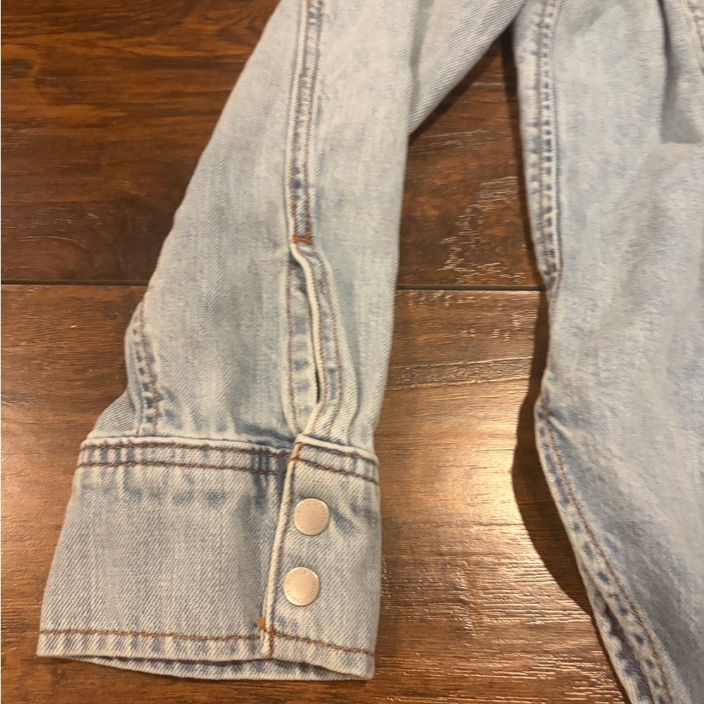 Oversized Light Wash Denim Button-Up Shirt Jacket NWT - Picture 7 of 8